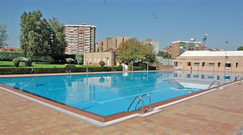 Centro deportivo municipal luis aragonés 000 habitantes de Hortaleza tienen una única piscina para refrescarse” La líder de la oposición en Madrid, Rita Maestre, frente al CDM Luis Aragonés